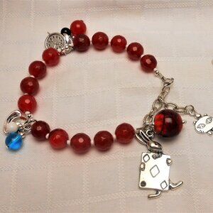 Alice in Wonderland Single-strand bracelet and earrings - red - handmade